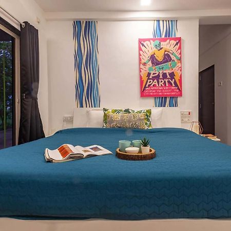 Stayvista'S Vine & Splash - Riverside Villa With An Infinity Pool And Indoor Games Karjat Exterior foto