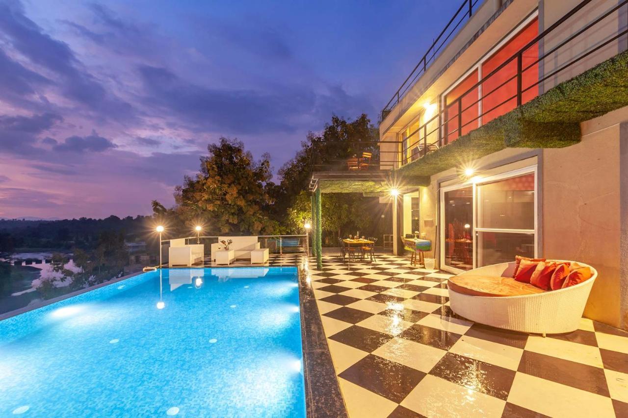 Stayvista'S Vine & Splash - Riverside Villa With An Infinity Pool And Indoor Games Karjat Exterior foto
